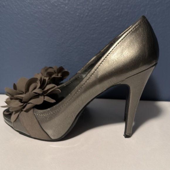 Carlos Santana Cupcake Peep Toe Heels Size 7 - Picture 3 of 8